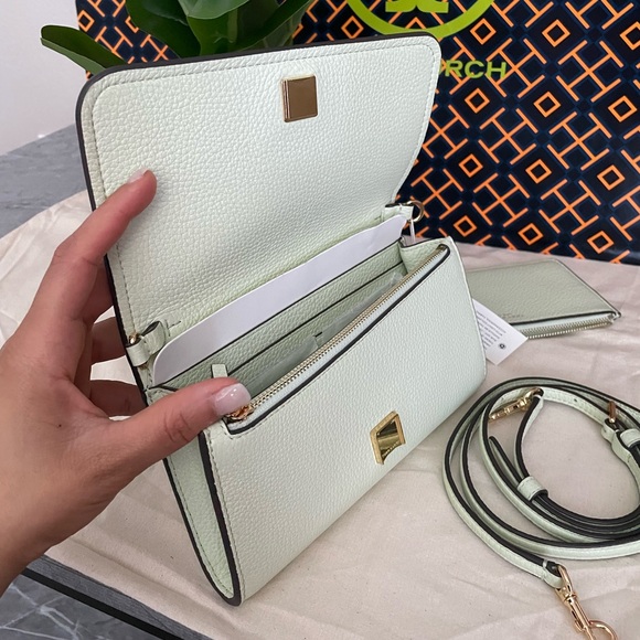 New✨authentic tory burch thea flat tory burch croasbody  (mint green color) - Picture 4 of 16